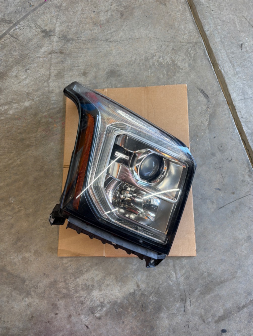 2015-2020 GMC Yukon Premium HID DRL LED right Side Headlight OEM photo 1